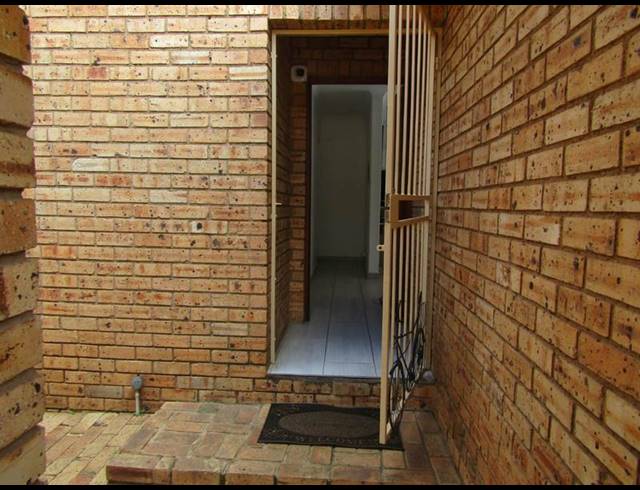 3 BEDROOM TOWNHOUSE FOR SALE IN GLENVISTA